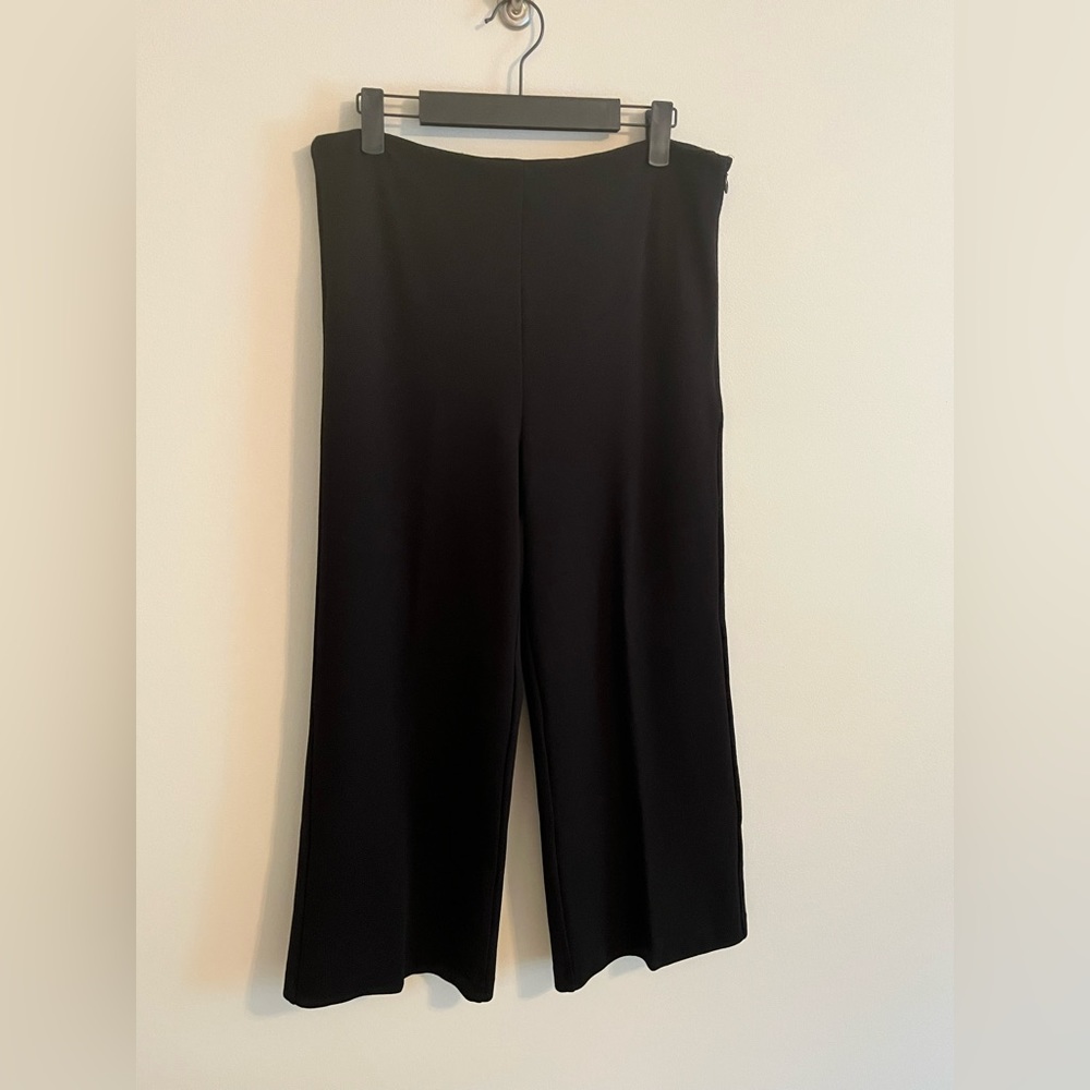 Ann Taylor Black Knit Crop Pants, Size 12
